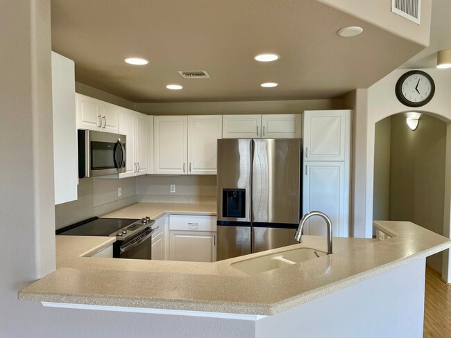 Building Photo - 7018 Hawaii Kai Dr