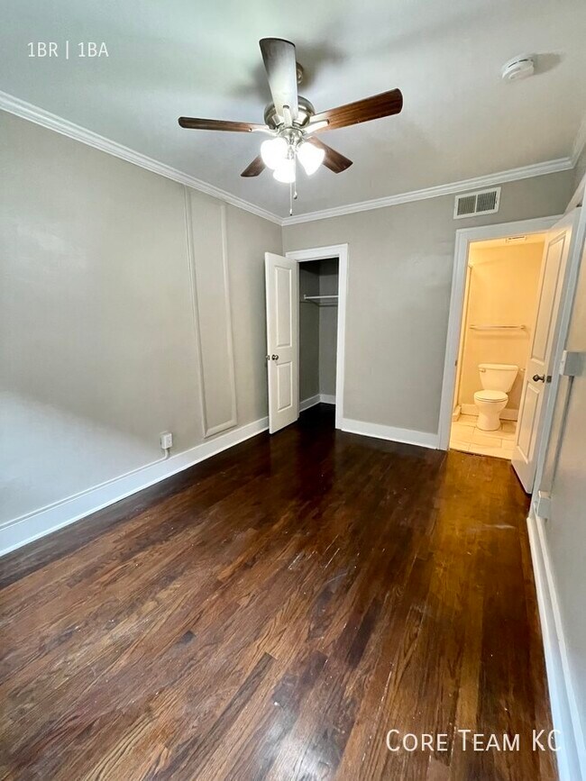 Building Photo - 710 W 48th St