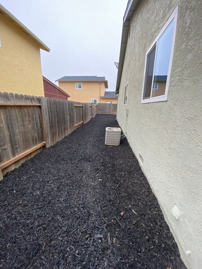 Building Photo - Fully Remodeled Single Story Spacious 3bed/2 bath home on corner lot in Suisun City!!!!