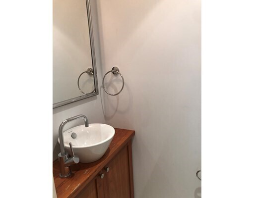 Building Photo - 39 Clarendon St