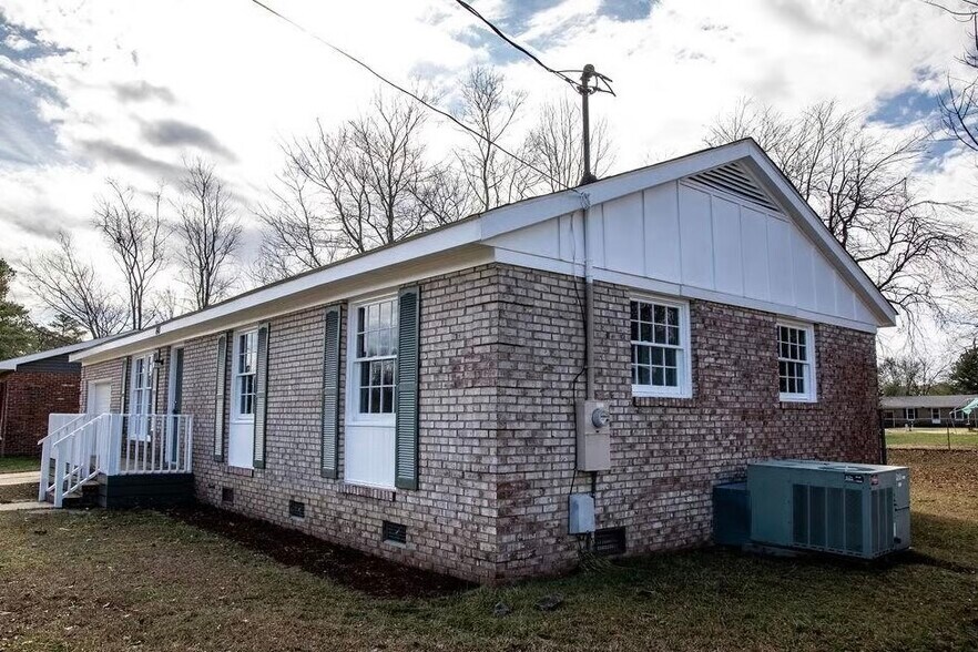 Building Photo - 410 Atwell Dr