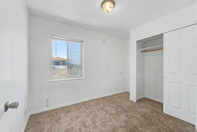 Building Photo - 806 H St