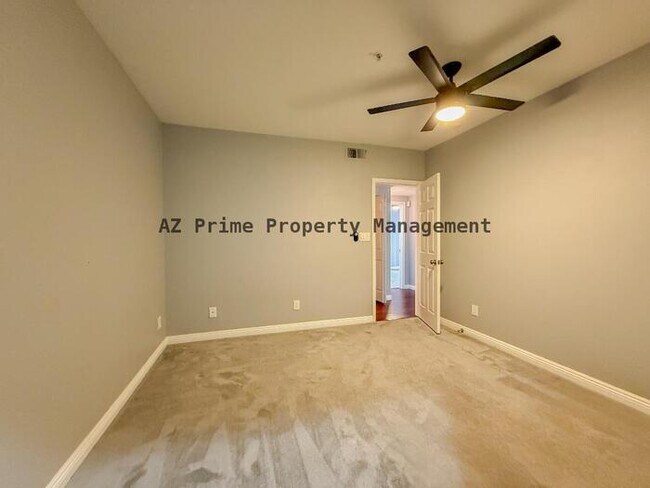 Building Photo - 750 E Northern Ave