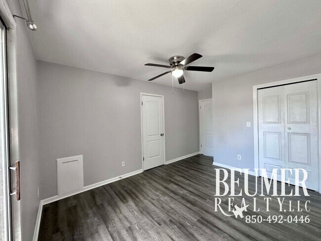 Building Photo - 4823 Huron Dr