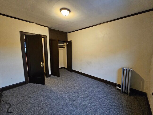 Building Photo - 121 W 80th St