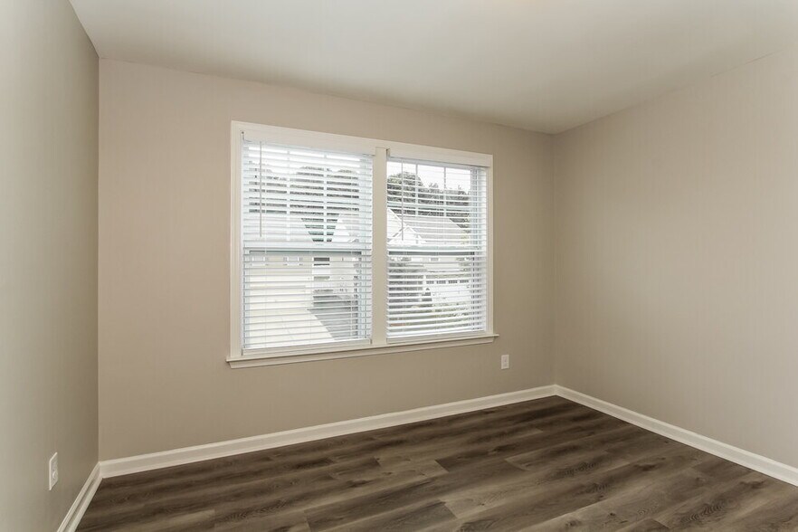Building Photo - 10305 Snowbell Ct