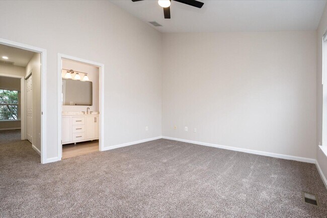 Building Photo - 77 Harbour Heights Dr