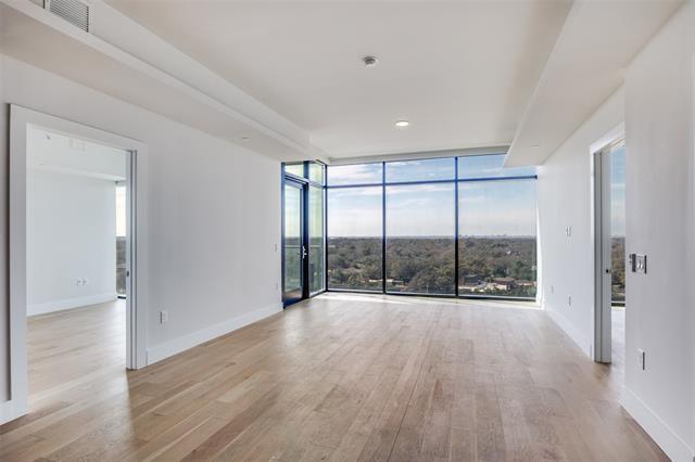 Building Photo - 8119 Douglas Ave