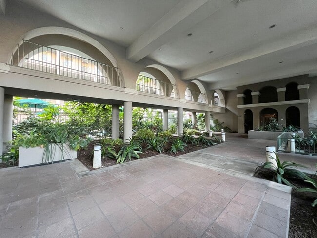 Building Photo - **555 Maine Ave #304 Long Beach** Upstairs 3 bedroom 2 bath - 2 weeks free OAC!!