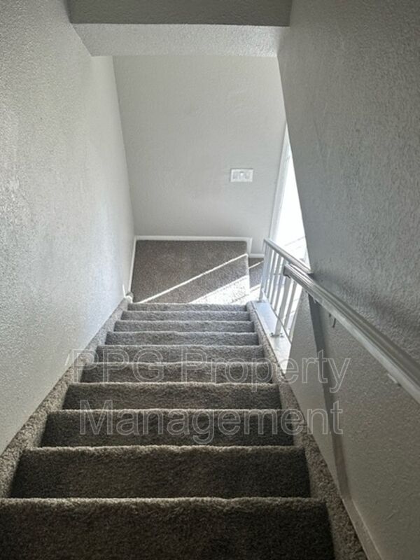 Building Photo - 6046 W Townley Ave