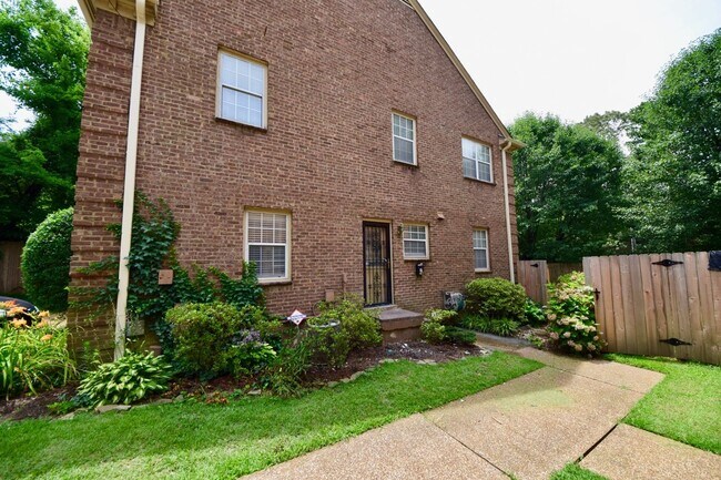 Building Photo - 256 Lombardy Pl