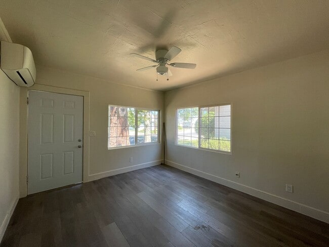 Building Photo - East Sac Bungalow Available!