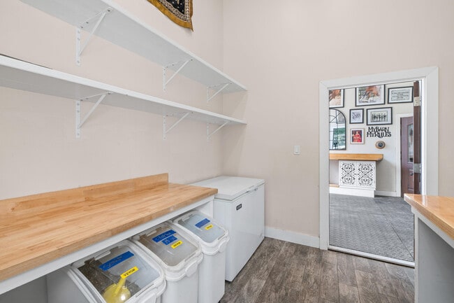 Building Photo - 15161 Collecting Canal Rd