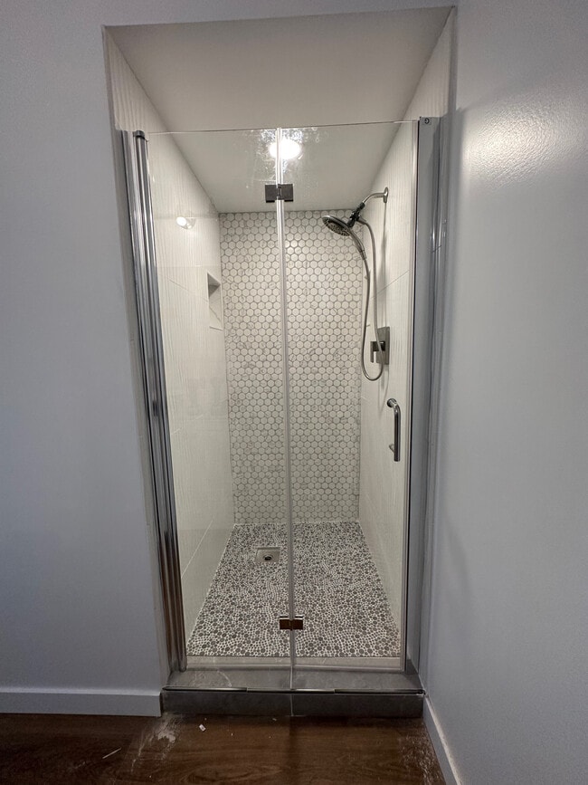 Shower - 116 45th St