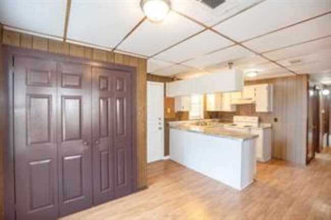 Building Photo - 1805 Oriole Dr