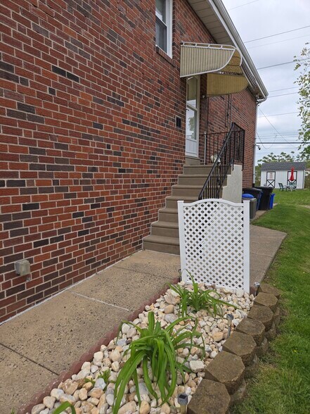 Building Photo - 1819 Beyer Ave