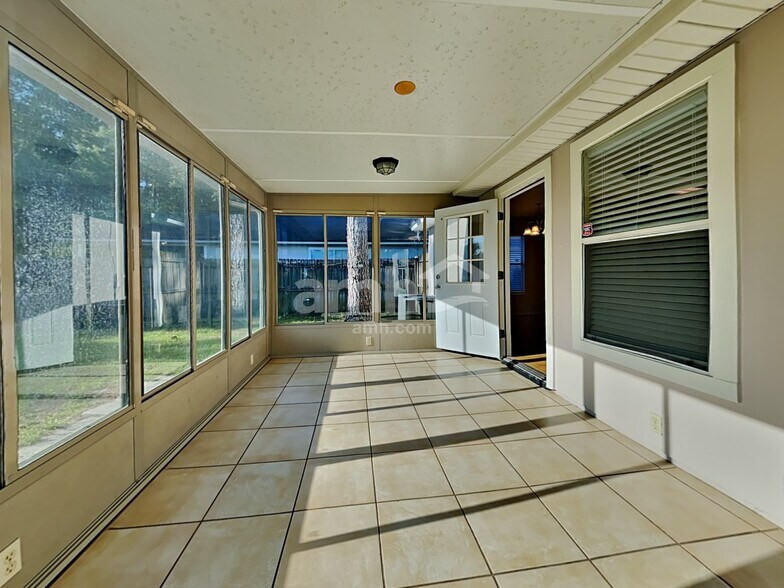 Building Photo - 4523 Deer Valley Dr