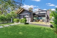 Building Photo - 1006 Elm St