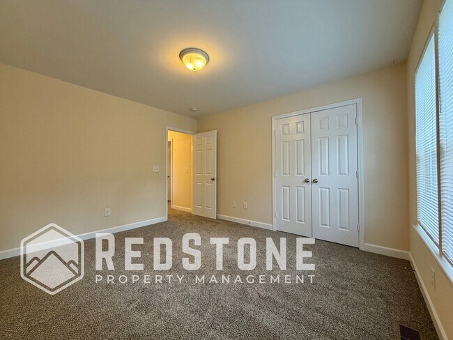 Building Photo - 2621 Trail Five