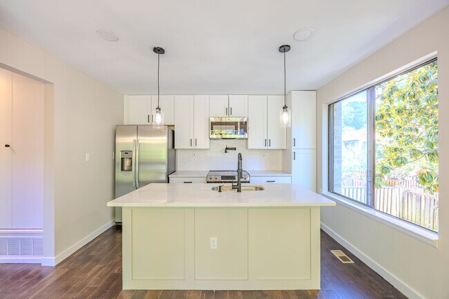 Building Photo - 6023 Forrest Hollow Ln