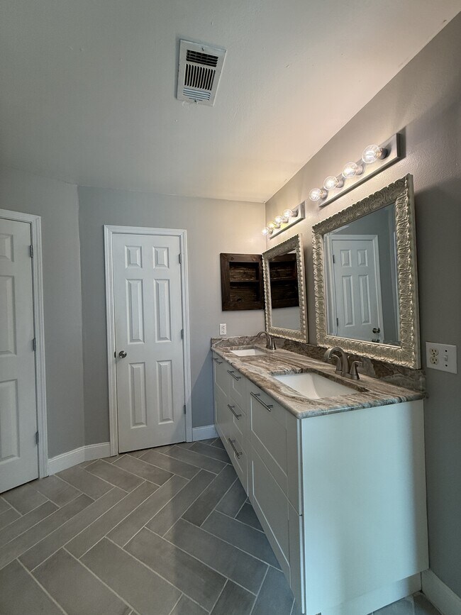 Building Photo - 2813 Atoka Trail