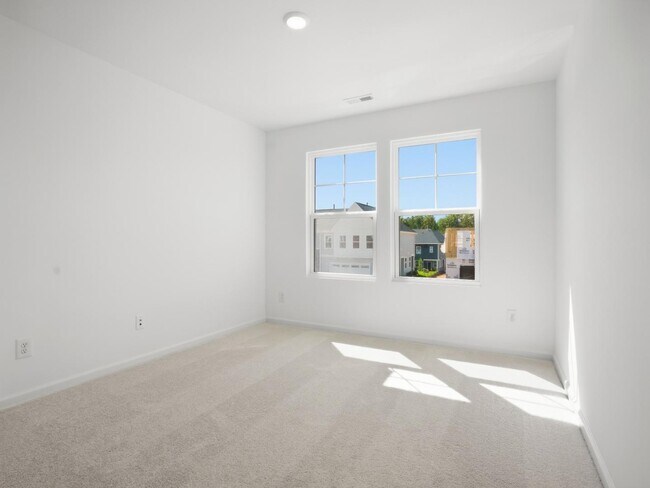 Building Photo - 214 Deercroft Dr
