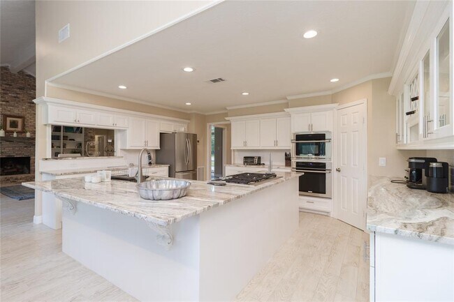 Building Photo - 4607 Breezy Point Dr