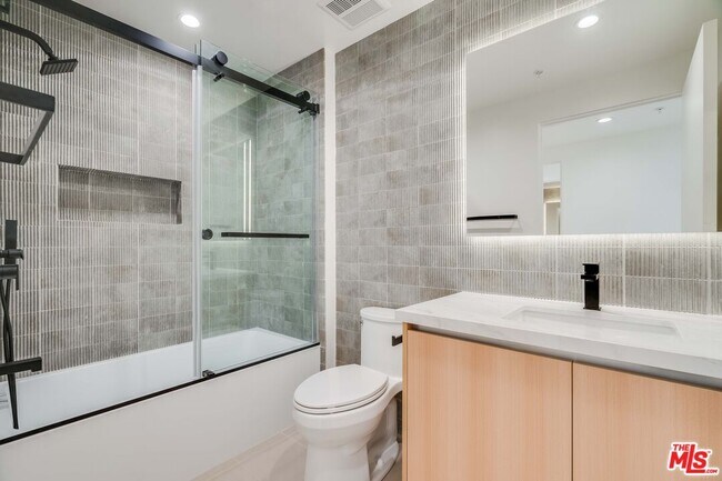 Building Photo - 1414 S Beverly Dr