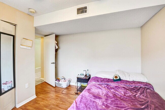 Building Photo - 9470 Tangerine Pl