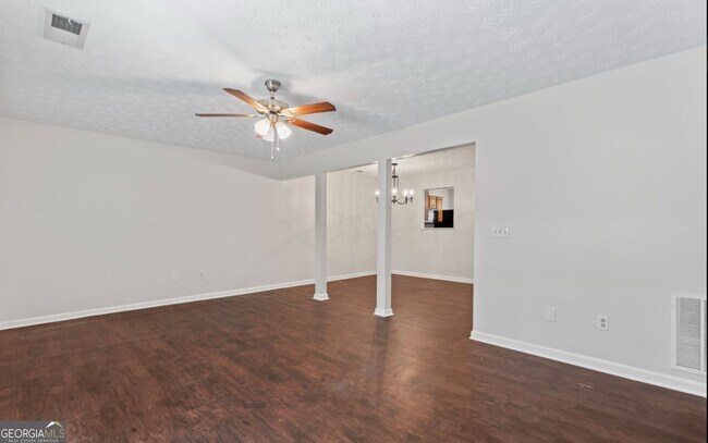 Building Photo - 5619 Union Pointe Dr