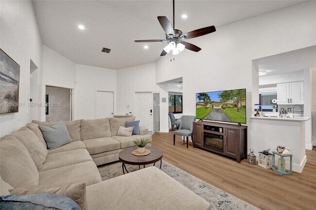 Building Photo - 465 NW 95th Ave