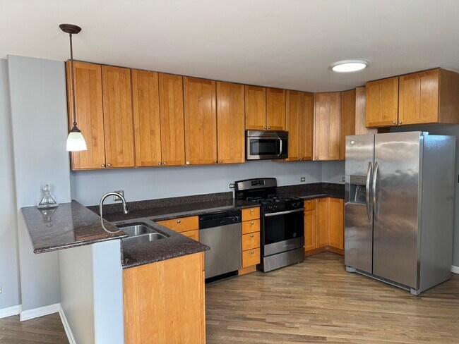 Building Photo - 542 E 48th St