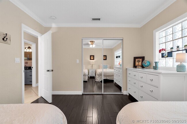 Building Photo - 3221 Seaward Dr