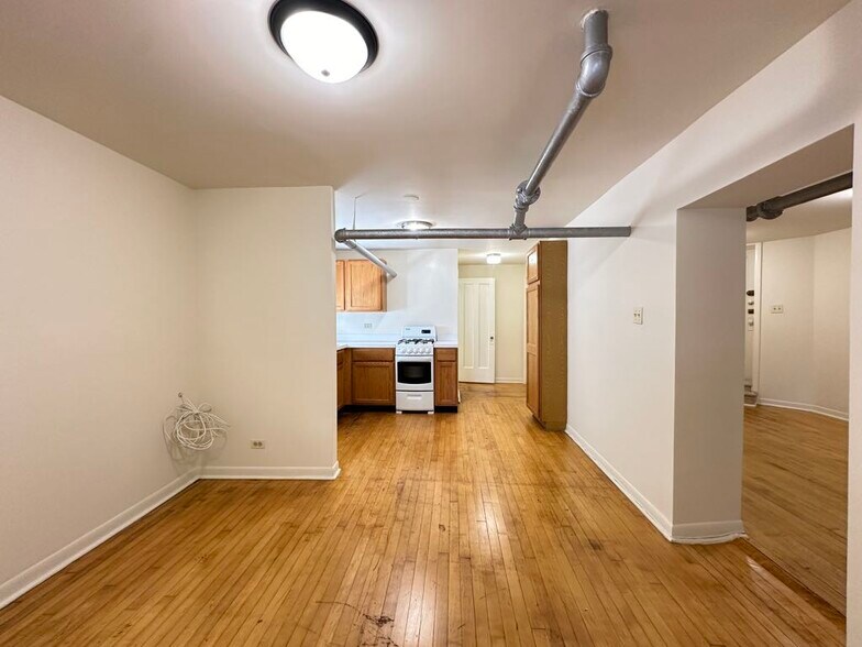 Building Photo - 2629 W Ainslie St