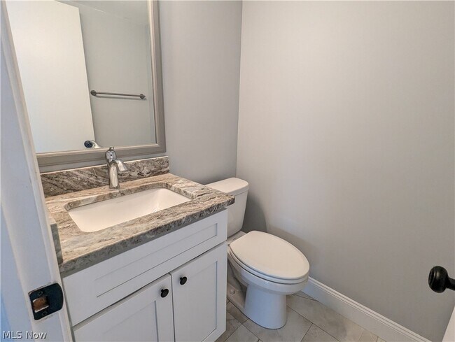 Building Photo - 6920 Carriage Hill Dr