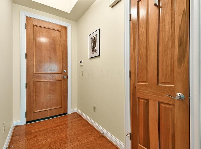 Building Photo - "Spacious 2-Bedroom Condo with Elegant Har...