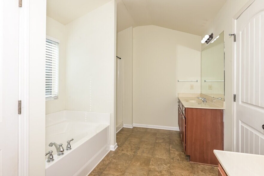 Building Photo - 3563 Walking Stick Way NE
