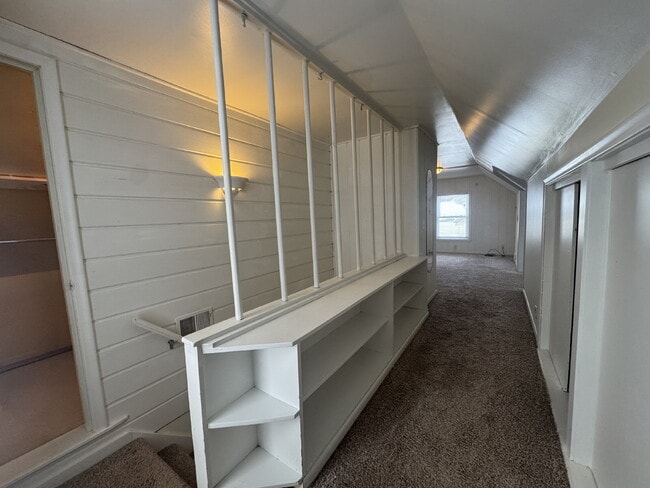 Building Photo - "Charming 3-Bed Haven with Hardwood Floors & Cozy Fireplace in St. Louis Park!"