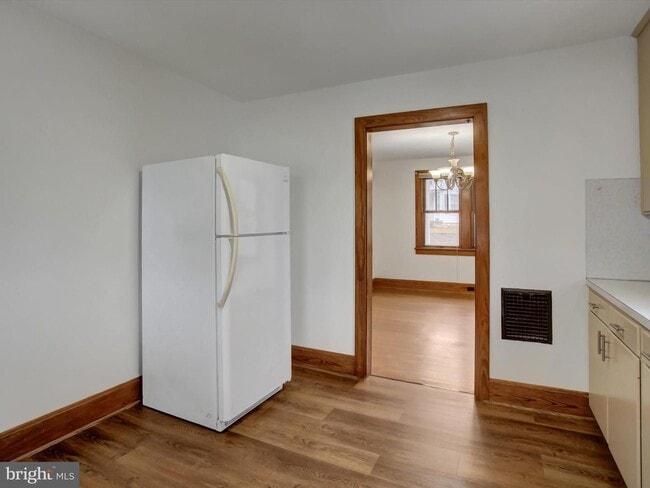 Building Photo - 557 N Franklin St