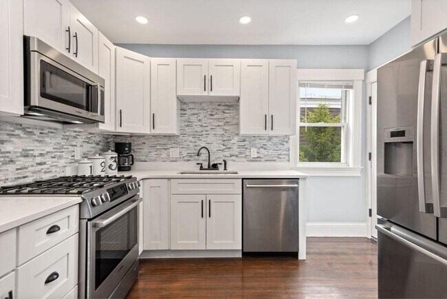 Building Photo - 389 Centre St