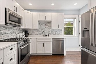 Building Photo - 389 Centre St