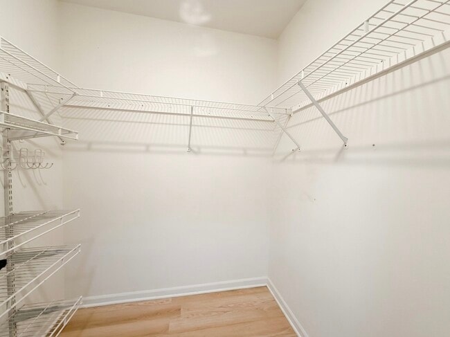 Building Photo - 1089 Ellsworth Dr