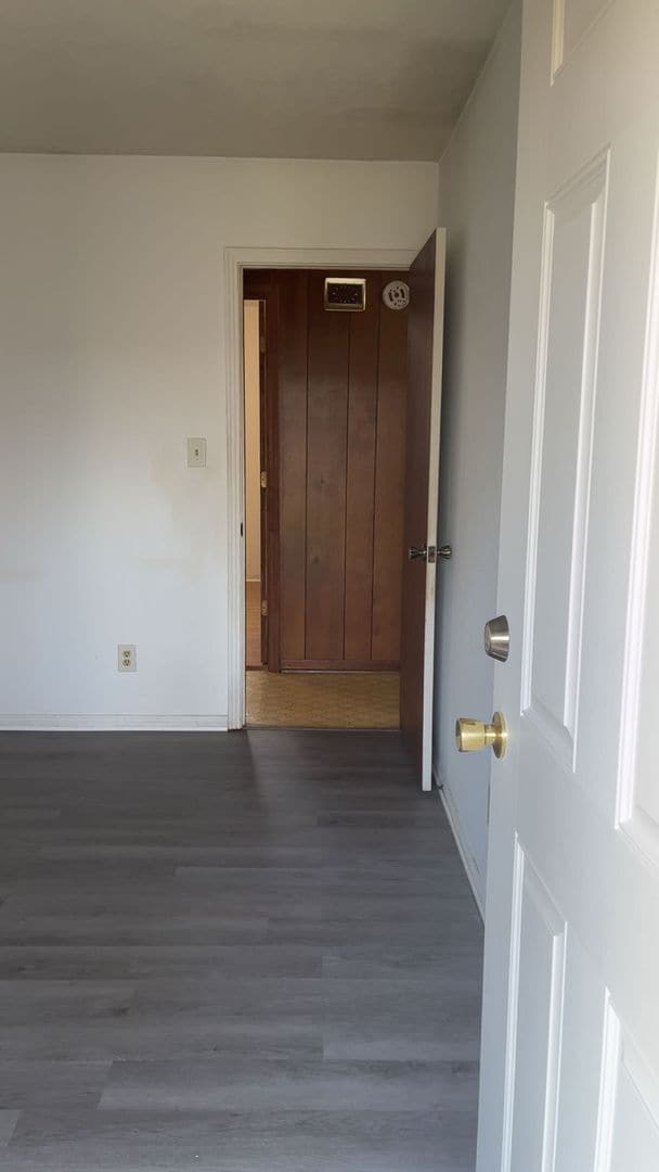 Building Photo - Anthony Home