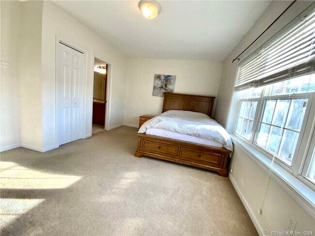 Building Photo - 30 Songbird Ln