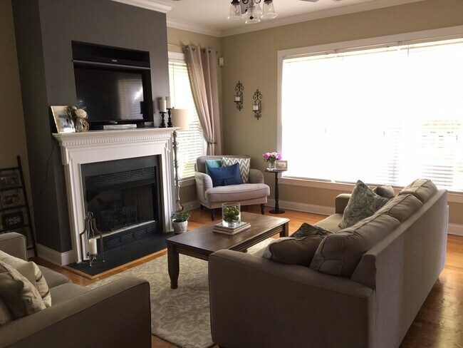 Building Photo - 4734 Hunter Crest Ln