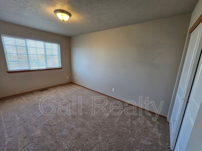 Building Photo - 6517 S Cattail Ln