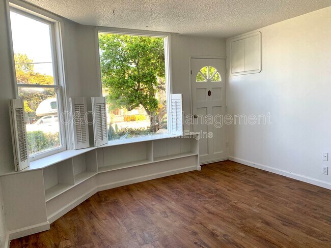 Building Photo - 489 Laurel Ave