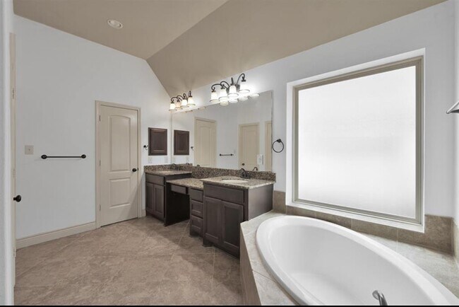 Building Photo - 3502 Galley Mist Dr