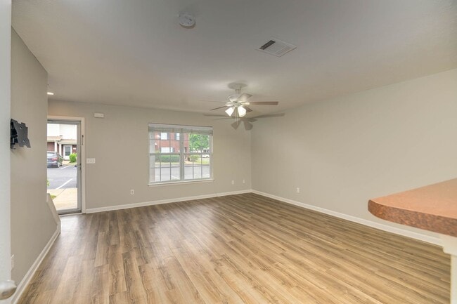 Building Photo - Lee Crossing Neighborhood, Easy access to ...
