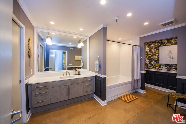 Building Photo - 530 Molino St